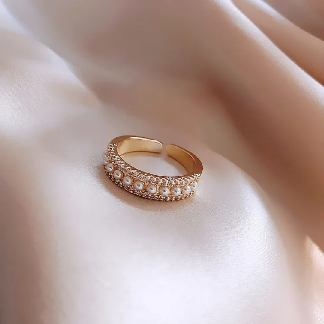 Petal Pearl Band Ring
