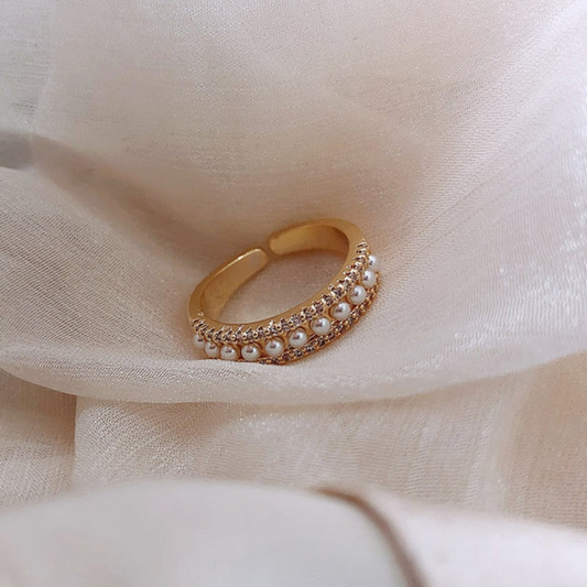 Petal Pearl Band Ring