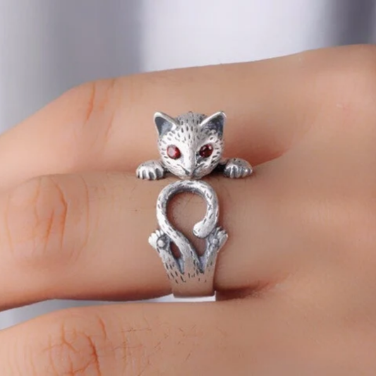 Scarlet-Eyed Feline Ring
