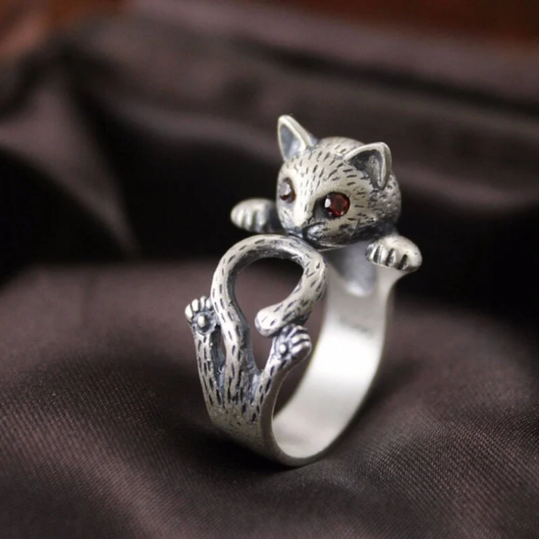 Scarlet-Eyed Feline Ring