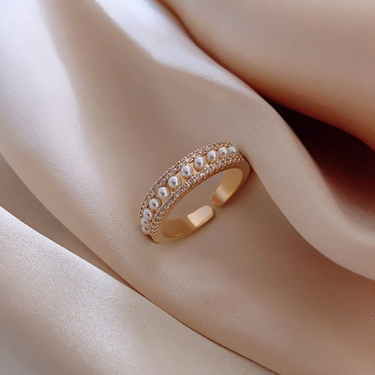 Petal Pearl Band Ring