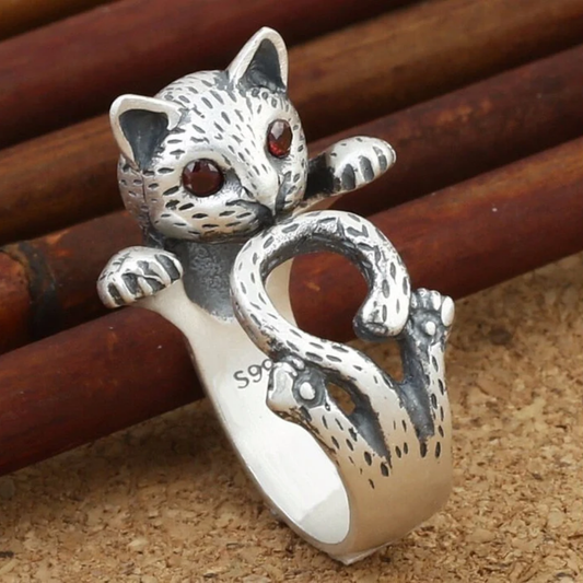 Scarlet-Eyed Feline Ring